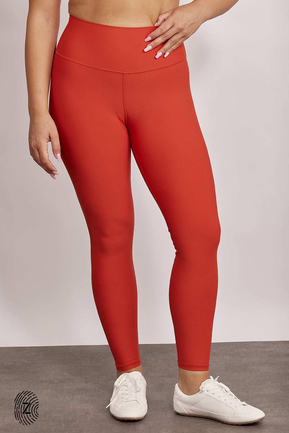 טייץ מבד 4 כיוונים בגזרה גבוהה, ארוך, לוגו touch בחגורת הפריט בחלקה האחורי. גון כתום אדמדם