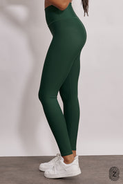 טייץ מבד 4 כיוונים בגזרה גבוהה, ארוך, לוגו touch בחגורת הפריט בחלקה האחורי. גון ירוק בקבוק