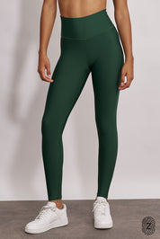 טייץ מבד 4 כיוונים בגזרה גבוהה, ארוך, לוגו touch בחגורת הפריט בחלקה האחורי. גון ירוק בקבוק