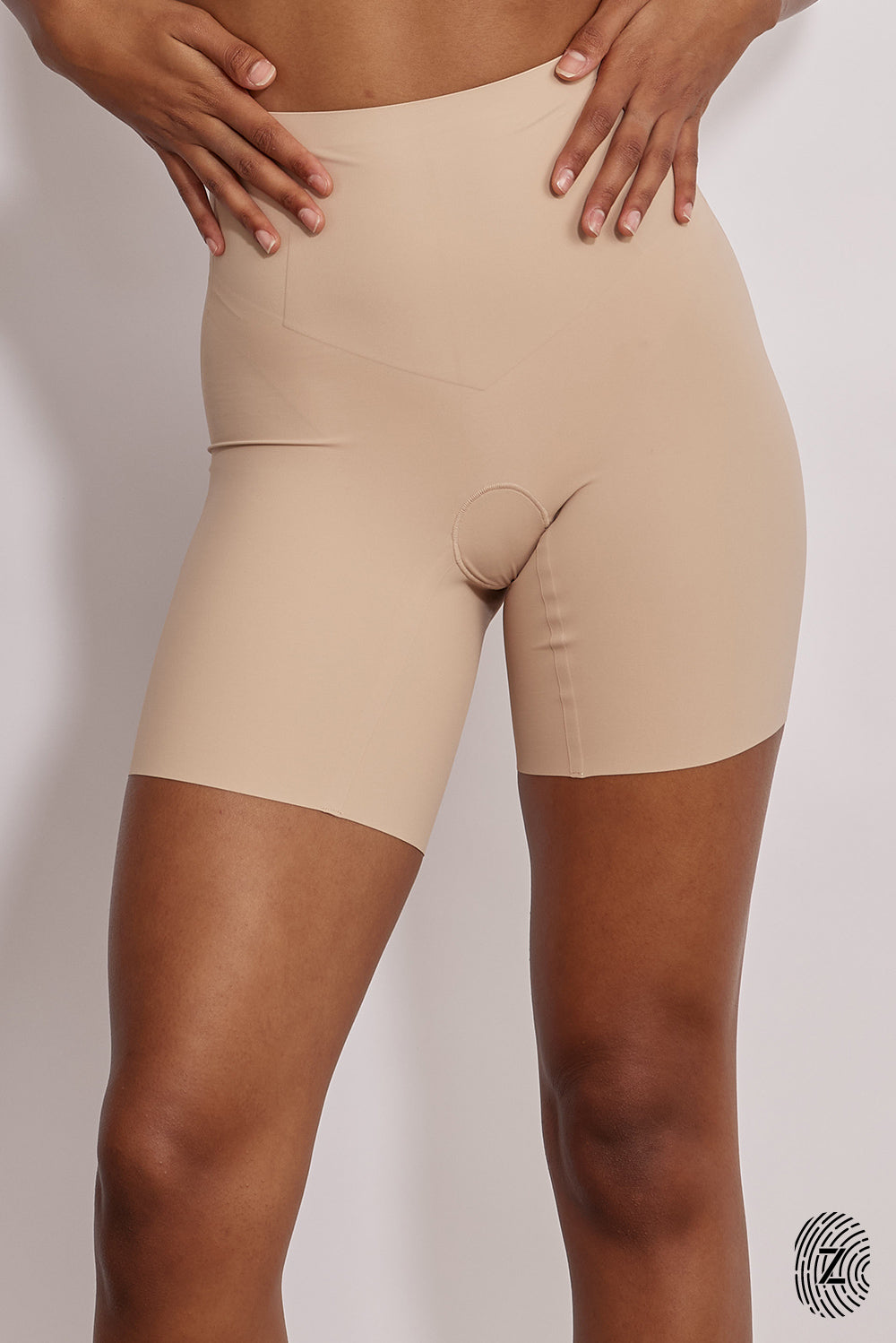 מכנסי מחטב קצרים בשילוב הדבקות, לא מדובר בבד מנדף זיעה אלא במחטב ללבישה מתחת לבגדים וכו׳. בגוון ניוד מסדרת touch