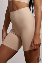 מכנסי מחטב קצרים בשילוב הדבקות, לא מדובר בבד מנדף זיעה אלא במחטב ללבישה מתחת לבגדים וכו׳. בגוון ניוד מסדרת touch