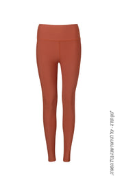 טייץ מבד 4 כיוונים בגזרה גבוהה, בגוון חמרה מהסדרה בעיצובה של עינב כהן