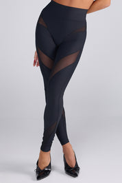 קולקציה בעיצובה של אדל בספלוב - טייץ בשילוב 3 פסי רשתות ב-3 חלקים נפרדים מקדימה (חלק עליון, חלק אמצעי, חלק תחתון), בגוון שחור.