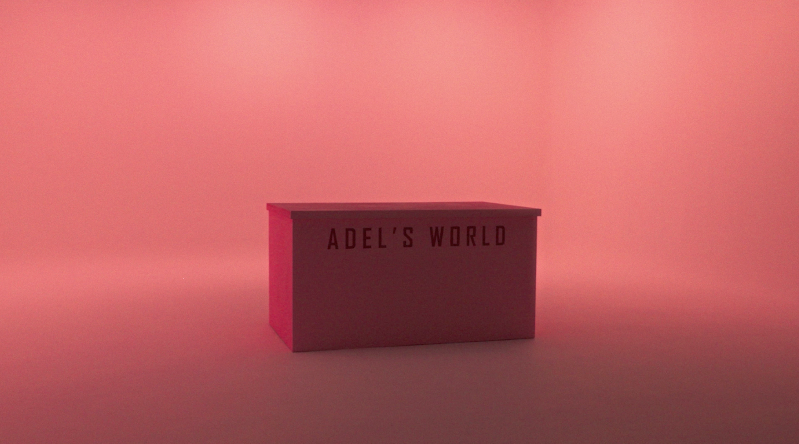 קולקציה ADEL'S WORLD בעיצובה של אדל בפסלוב - לחיצה על הכפתור תעביר לדף הקולקציה בעיצובה