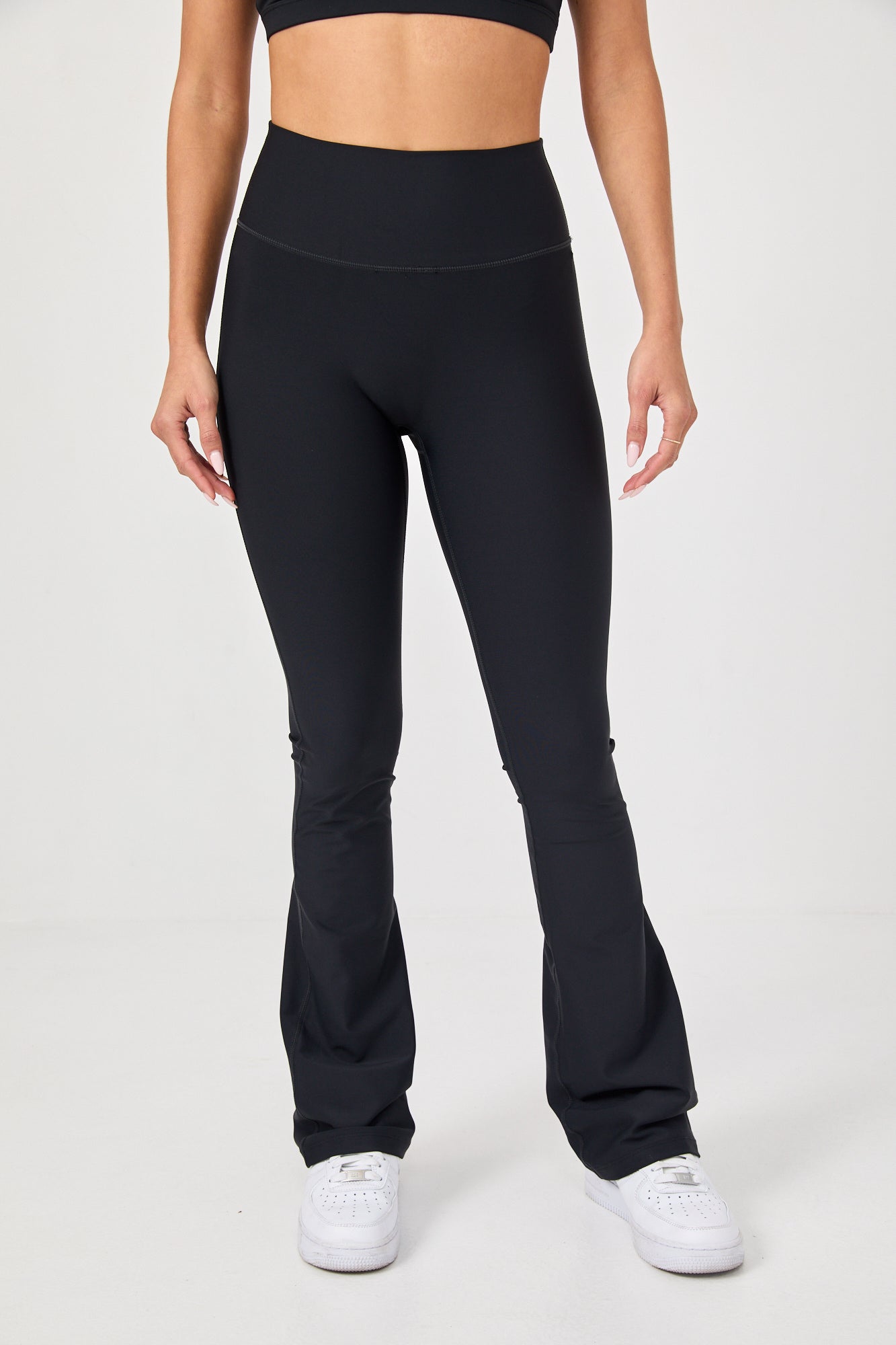 טייץ מדגם פדלפון מתרחב בגוון שחור