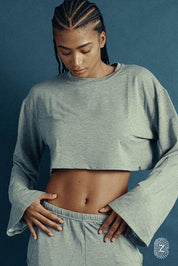 חולצת קרופ, שרוולים מתרחבים ארוכים, צווארון עגול, בגוון אפור מלאנג