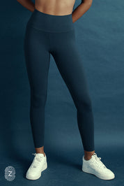 טייץ בגזרה גבוהה, מחטב, סיומת עד הקרסול, אם את בין מידות מומלץ לקחת מידה למעלה בגלל רמת החיטוב, בגוון כחול נייבי/כהה