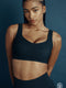 טופ ספורט בטכנוגליית הדבקות, כתפייה עבה, ריפוד נשלף, מומלץ לבעלות חזה גדול, בגוון שחור