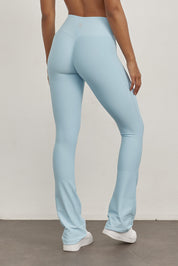 טייץ מתרחב מבד 4 כיוונים בגוון תכלת בגזרה גבוהה