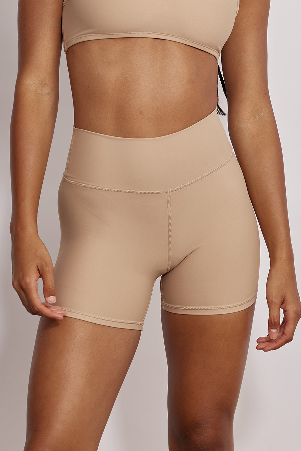 שורט מדגם ADEL 82 מבד 4 כיוונים המתקדם, בגוון ניוד