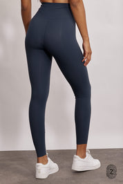 טייץ בגזרה גבוהה, מחטב, סיומת עד הקרסול, אם את בין מידות מומלץ לקחת מידה למעלה בגלל רמת החיטוב, בגוון כחול נייבי/כהה