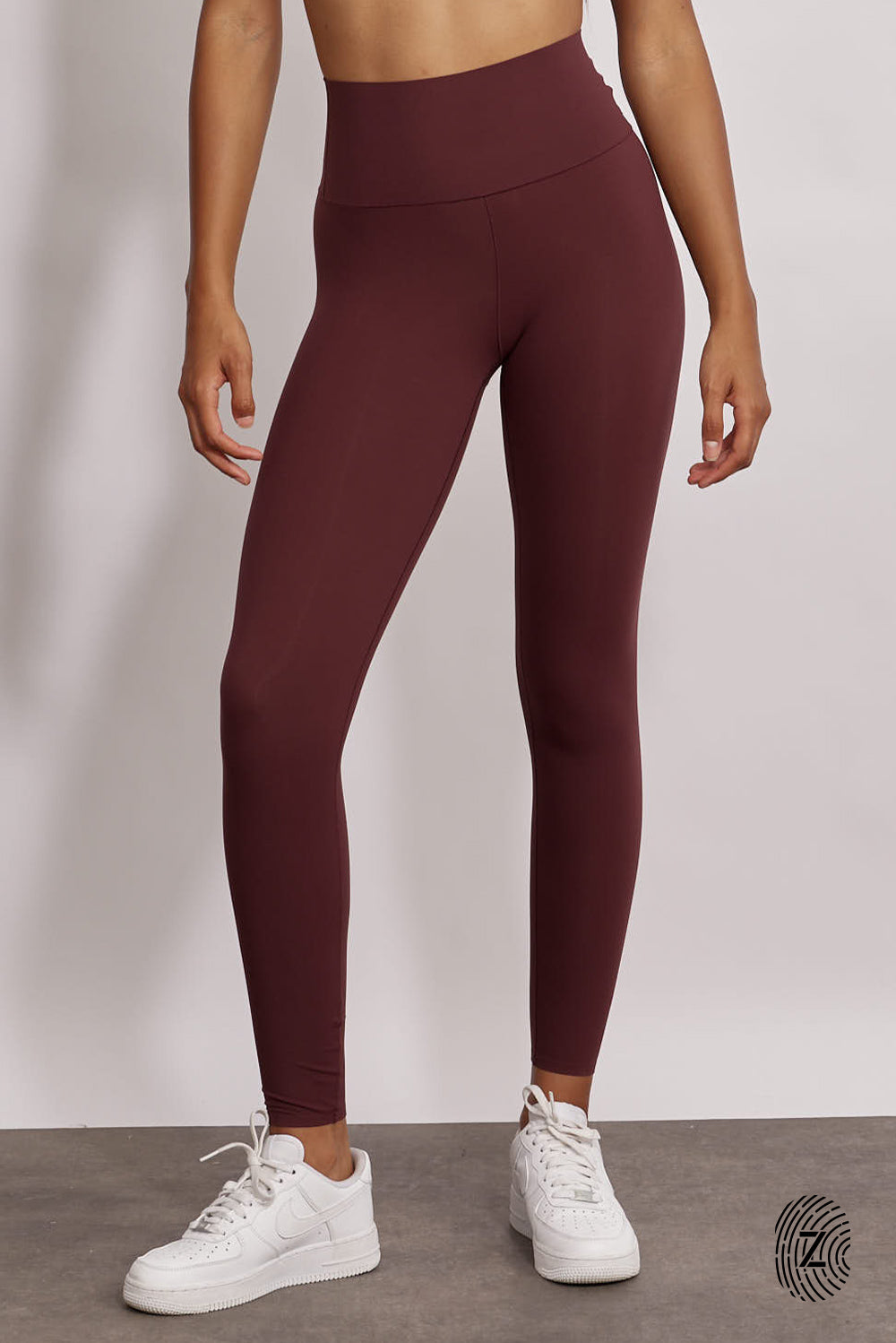 טייץ בגזרה גבוהה, מחטב, סיומת עד הקרסול, אם את בין מידות מומלץ לקחת מידה למעלה בגלל רמת החיטוב, בגוון בורדו