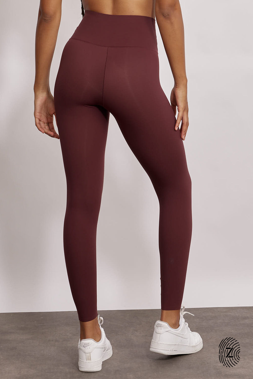 טייץ בגזרה גבוהה, מחטב, סיומת עד הקרסול, אם את בין מידות מומלץ לקחת מידה למעלה בגלל רמת החיטוב, בגוון בורדו