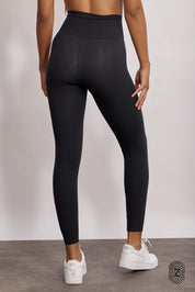 טייץ בגזרה גבוהה, מחטב, סיומת עד הקרסול, אם את בין מידות מומלץ לקחת מידה למעלה בגלל רמת החיטוב, בגוון שחור