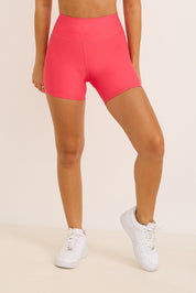 קולקציית אדל - שורט קצר בגוון ורוד פיץ - תמונת פרונט