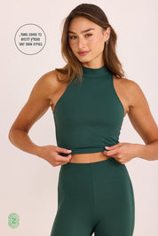 טופ גופייה ארוך בשילוב שכבה פנימית בגוון ירוק, בד מחטב מאוד ולכן מומלץ לקחת מידה אחת יותר.