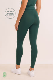 טייץ מחטב מאוד בגוון ירוק, בדגם זה מומלץ לרכוש מידה אחת יותר.