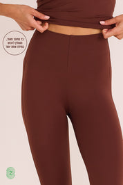 טייץ מחטב מאוד בגוון חום, בדגם זה מומלץ לרכוש מידה אחת יותר.