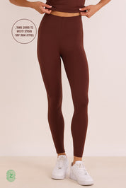 טייץ מחטב מאוד בגוון חום, בדגם זה מומלץ לרכוש מידה אחת יותר.