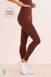 טייץ מחטב מאוד בגוון חום, בדגם זה מומלץ לרכוש מידה אחת יותר.