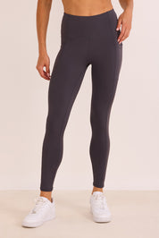 טייץ ארוך בגזרה גבוהה בגוון אפור, שרוך פנימי וכיסים צדדים (המתאימים לפלאפון)