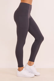 טייץ ארוך בגזרה גבוהה בגוון אפור, שרוך פנימי וכיסים צדדים (המתאימים לפלאפון)