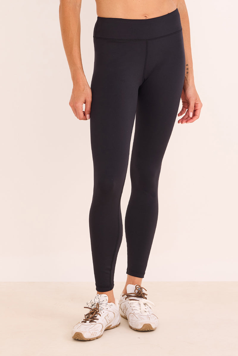 טייץ ארוך עם חגורת אמצע, בגוון שחור - תמונת פרונט.