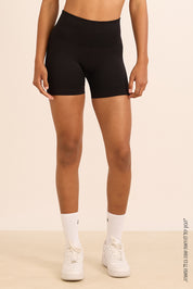שורט מבד ללא תפר seamless בגוון שחור