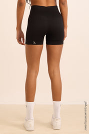 שורט מבד ללא תפר seamless בגוון שחור