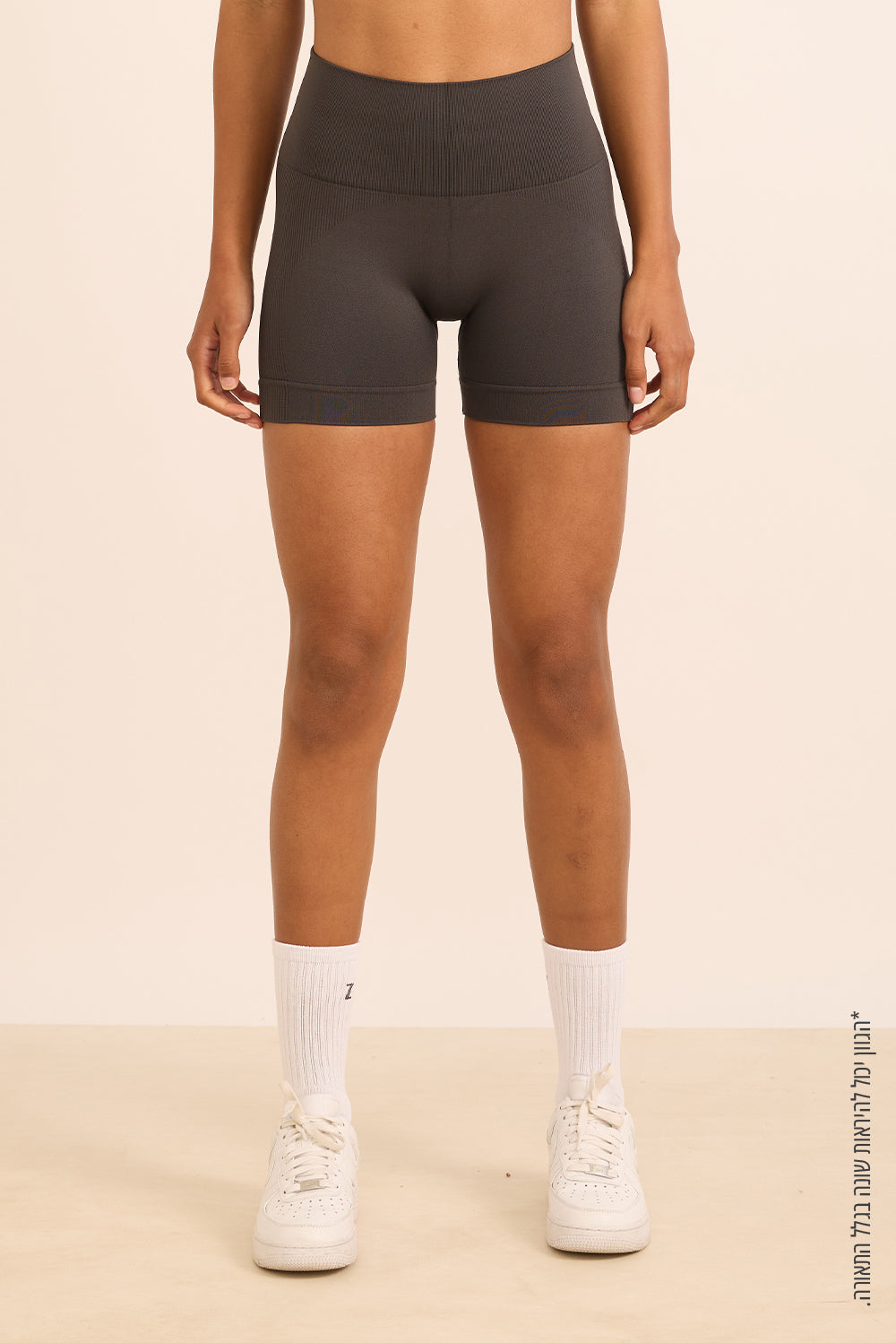 שורט מבד ללא תפר seamless בגוון אפור