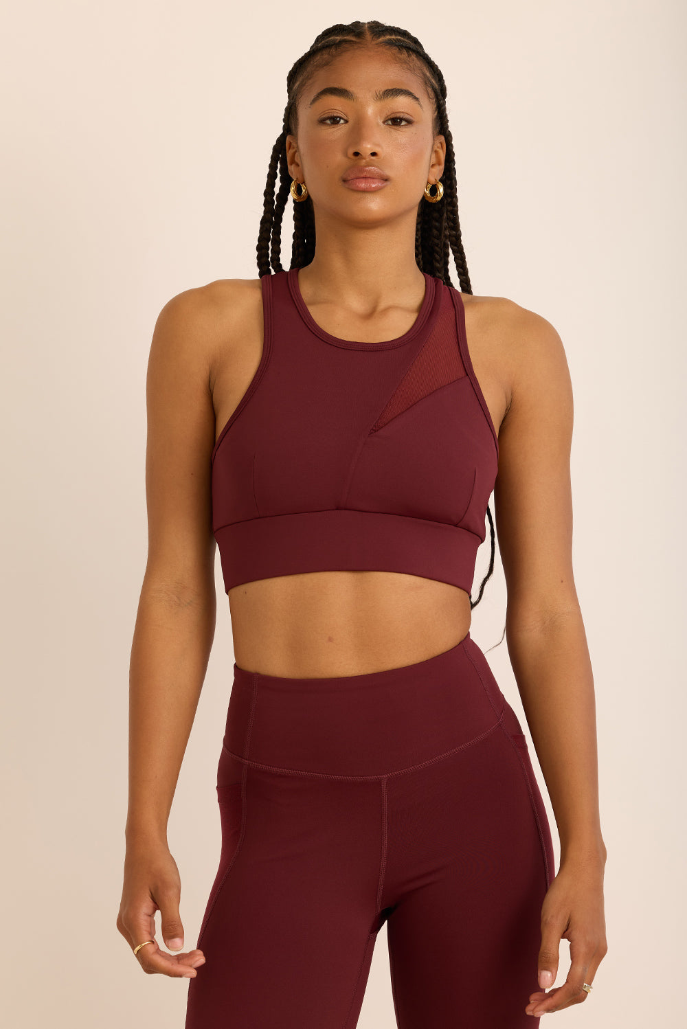 גוזיית ספורט בשילוב ריפוד נשלף ורשת בגוון בורדו