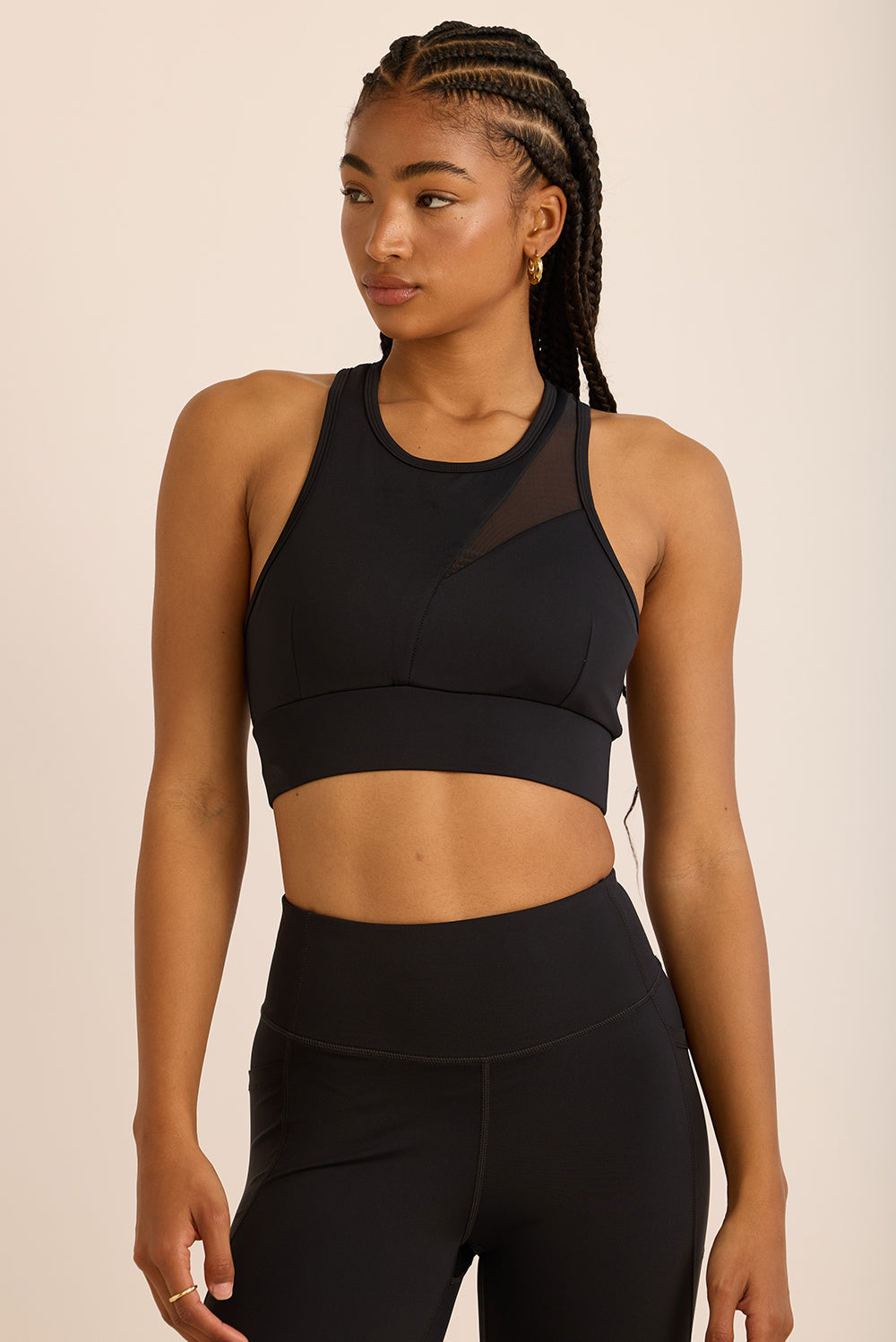 גוזיית ספורט בשילוב ריפוד נשלף ורשת  בגוון שחור