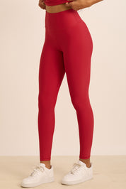 טייץ מבד 4 כיוונים בגזרה גבוהה מסדרת CORE 2.0 , בגוון דובדבןץ.