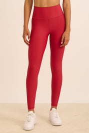 טייץ מבד 4 כיוונים בגזרה גבוהה מסדרת CORE 2.0 , בגוון דובדבןץ.