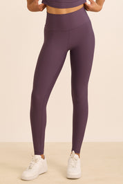 טייץ מבד 4 כיוונים בגזרה גבוהה מסדרת CORE 2.0 , בגוון סגול.