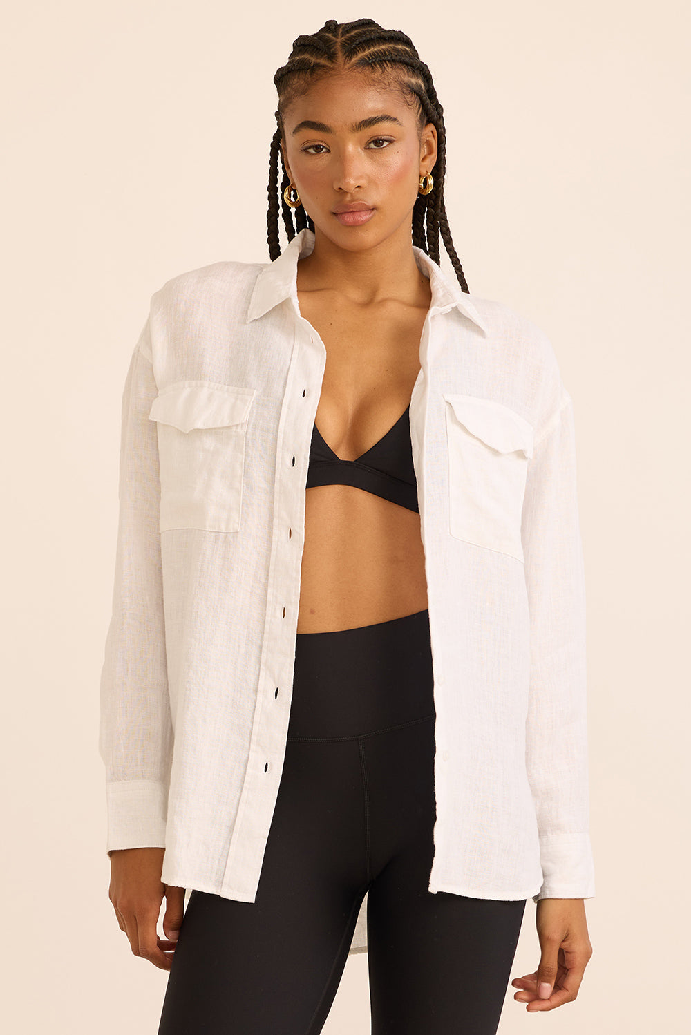 חולצה מכופתרת שרוול ארוך מבד 100% לינן בגוון לבן