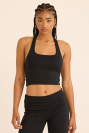 גופייה מבד comfy+ - מבד רך ונעים, הבד לא מנדף זיעה או מחטב. הגופייה ללא ריפוד נשלף וללא שכבה פנימית. גוון שחור.