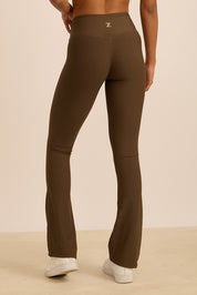 טייץ מתרחב מבד 4 כיוונים, חגורה בגזרת וי , הטייץ זמין לרכישה ב-2 אורכים, הארוך יותר מומלץ לגבוהות יותר, גוון חום.