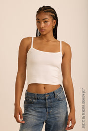 גופיית בייסיק בטקסטורת ריב (פסים דקים) בגוון לבן