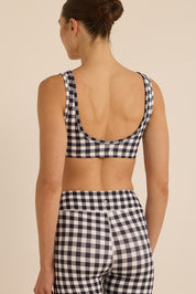 קולקציה בעיצובה של אדל בספלוב - טופ בגזרה וי - כתפיות עבות, ללא פתח להכנסת ריפוד וגם ללא ריפוד בהדפס משבצות שחור לבן.