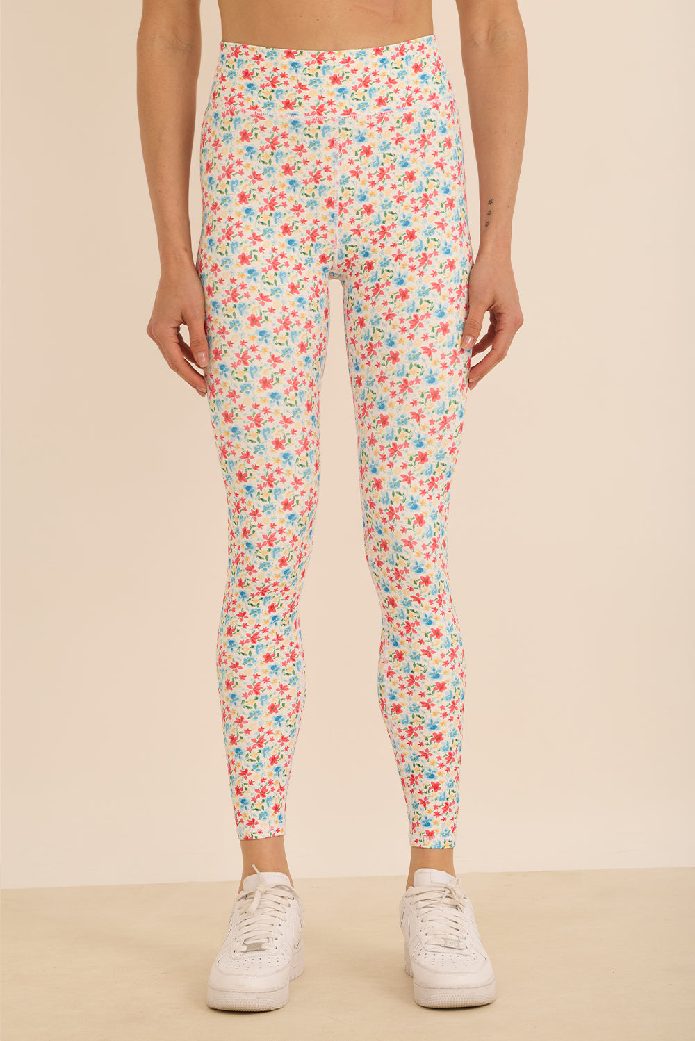 קולקציה בעיצובה של אדל בספלוב - טייץ מבד 4 כיוונים ארוך עם סיומת הדוקה, בהדפס פרחוני.