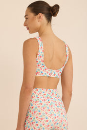 קולקציה בעיצובה של אדל בספלוב - טופ בגזרה וי - כתפיות עבות, ללא פתח להכנסת ריפוד וגם ללא ריפוד בהדפס פרחוני.