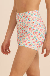 קולקציה בעיצובה של אדל בספלוב - שורט קצר מבד 4 כיוונים בהדפס פרחוני.