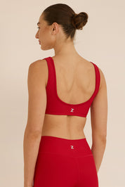 קולקציה בעיצובה של אדל בספלוב - טופ בגזרה וי - כתפיות עבות, ללא פתח להכנסת ריפוד וגם ללא ריפוד בהדפס בגוון בורדו.