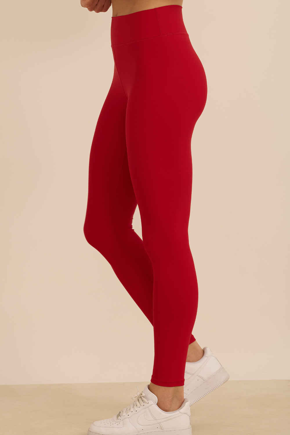 קולקציה בעיצובה של אדל בספלוב - טייץ מבד 4 כיוונים ארוך עם סיומת הדוקה, בגוון בורדו