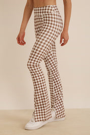 קולקציה בעיצובה של אדל בספלוב - טייץ מתרחב עם שסע/ פתח בסיומת - הדפס משבצות חום - לבן.