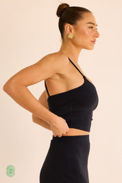 גופיה מבד סקובה בגוון שחור בשילוב שכבה פנימית וכפתיות דקות - תמונה לצד