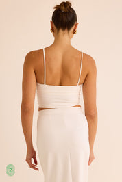 גופיה מבד סקובה בגוון לבן בשילוב שכבה פנימית וכפתיות דקות - תמונה אחורית