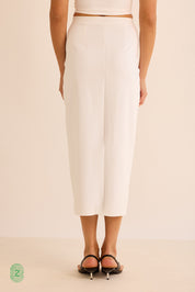 חצאית מידי מבד סקובה בגוון לבן - תמונה אחורית