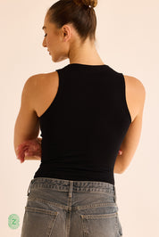 גופייה ללא שרוול שחורה, פתיחת רוכסן מקדימה (לא עד הסיומת) - תמונת גב